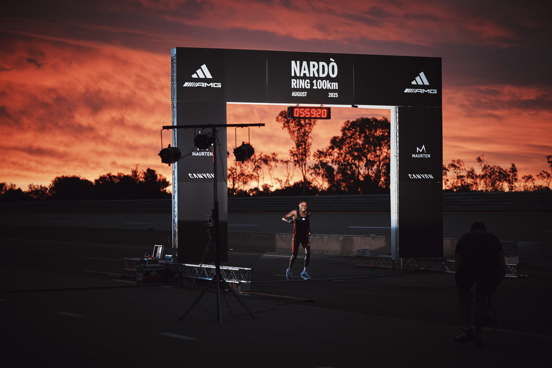 adidas-chasing-100-nardo-ultra